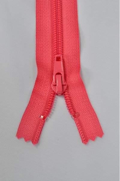 ZIP032  5號拉鏈  成衣單頭拉鏈   聚酯牙拉鏈款式  密尾拉鏈  不設單獨拉鍊訂購 細節-1